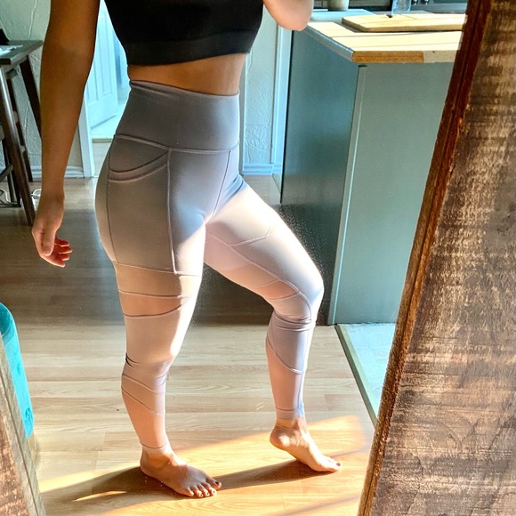 Lululemon mesh leggings with pockets - Picture 2 of 6